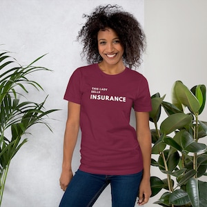Diese Dame verkauft Versicherung - Unisex T-Shirt, Geschenk für Sie, für Versicherung Dame, Geschenk, Versicherung Geschenkideen, für Schwester, für Mama, für Freundin