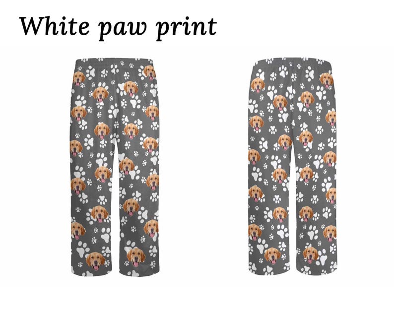 Op de afbeelding: Grijze pyjamabroek met een wit pootprint- en hondengezichtspatroon.