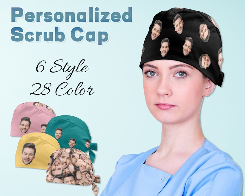Puede incluir: Una persona lleva una cofia quir&uacute;rgica negra con un patr&oacute;n repetido de un rostro de hombre. La cofia est&aacute; atada en la parte posterior. La persona tambi&eacute;n lleva una bata quir&uacute;rgica azul. El texto "Personalized Scrub Cap" est&aacute; en la parte superior de la imagen. El texto "6 Style 28 Color" est&aacute; debajo de la imagen de la persona que lleva la cofia.