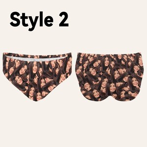 Op de afbeelding: Style 2 ondergoed met een herhalend patroon van een vrouwen gezicht. Het ondergoed is zwart en heeft een witte elastische tailleband.