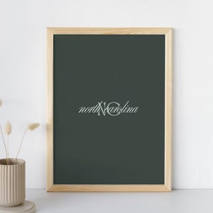 Descarga digital de arte mural de Carolina del Norte / Impresión con letras verdes de Nueva York / Decoración minimalista clásica para apartamentos / Póster de ciudad moderna / Regalo para tu ciudad natal
