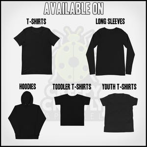 Op de afbeelding: Een afbeelding die verschillende kledingstukken laat zien die te koop zijn, waaronder T-shirts, lange mouwen, hoodies, T-shirts voor peuters en T-shirts voor jongeren. De afbeelding heeft een lieveheersbeestje-ontwerp.