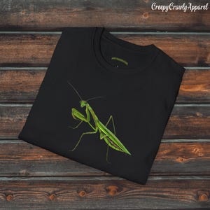 Praying Mantis Shirt, Unisex Bug Shirt, Entomology Shirt, Entomologist Clothing, Insect Gift