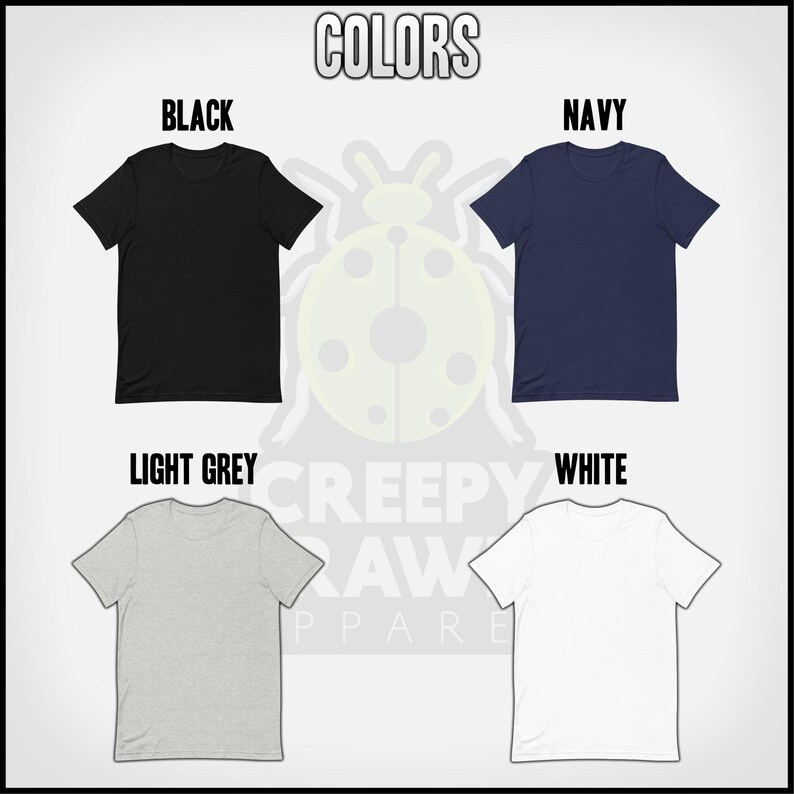 Op de afbeelding: Vijf T-shirts in verschillende kleuren: zwart, marineblauw, lichtgrijs en wit. De T-shirts zijn allemaal in dezelfde stijl, met een ronde hals en korte mouwen. De tekst "Creepy Raw Apparel" staat onderaan de afbeelding.