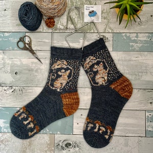 KNITTING PATTERN/Wee Fieldmouse Sock knitting pattern/Fair Isle Colourwork/ Mushrooms/ Mouse