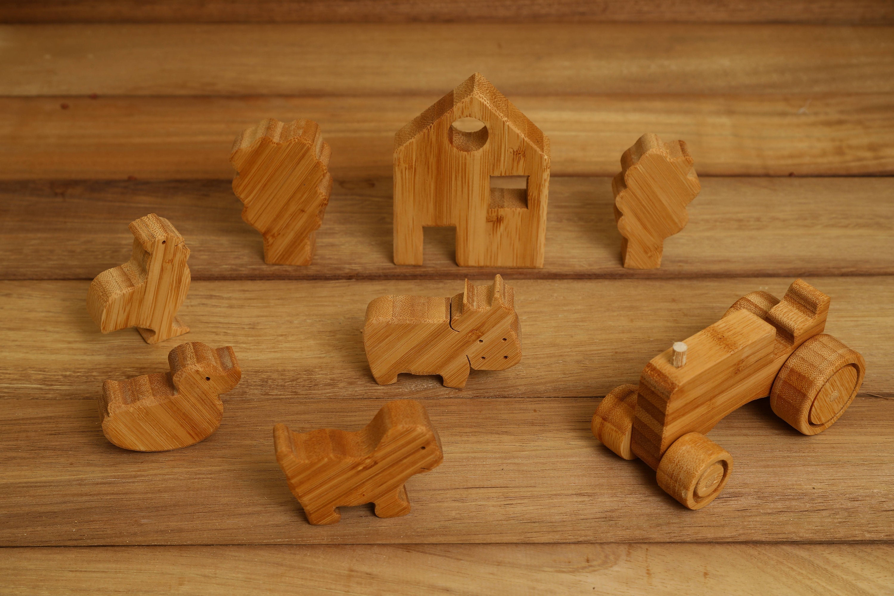 Puzzle bois à encastrement 8 pièces Les animaux de la ferme en occitan