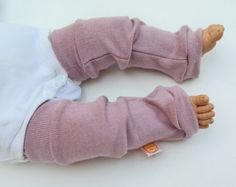 Tragestulpen Beinstulpen Baby 0-6 Monate aus Upcycling-Wolle Flieder natürlicher Sonnenschutz im Sommer für Babys