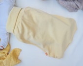 Leichter Sommer-Strampelsack Schlafsack für Babys 0-6 Monate aus Upcycling Wolle in Pastellgelb
