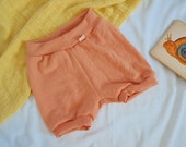 Kurze Hose Shorts für Kinder 110/116 aus 100 % Upcycling Merino-Wolle in Pfirsich-Orange