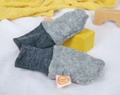 Handschuhe für Babys aus Upcycling Wolle in Grau
