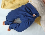 Splitpants für Babys 62/68 zum Windelfrei Abhalten und Trocken werden aus 100 % Upcycling-Wolle in Dunkelblau