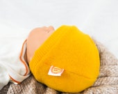 Newborn Mütze für Babys aus Upcycling Merinowolle in Gelb für Neugeborene KU 34 - 38
