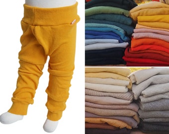 Les pantalons fendus pour bébés et tout-petits pour les garder sans couches et au sec sont fabriqués à partir de laine 100 % recyclée dans la couleur de votre choix.