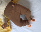 Mitwachs-Hose für Babys 62/68 aus Upcycling-Wolle in Braun