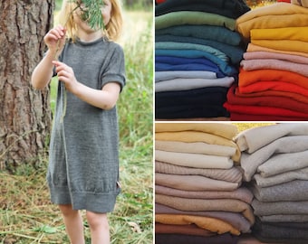 Robe chemise longue manches courtes unisexe pour bébé et tout-petit en laine upcyclée dans la couleur de votre choix