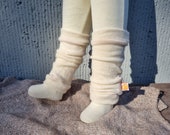 Leg warmers for babies made of upcycled cashmere in cream white