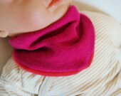 Dreieckstuch Schal mitwachsend und wendbar für Babys aus Upcycling Seide & Kaschmir in Fuchsia Pink und Magenta Lila