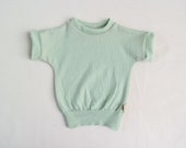 T-Shirt für Babys 74/80 aus leichter Upcycling Wolle in Mintgrün