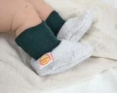 Warme Babyschuhe aus Upcycling Kaschmir & Wolle in Hellgrau und Dunkelgrün