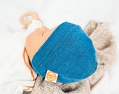 Baby hat 0-2 M & 6-12 M made of upcycling wool in petrol blue