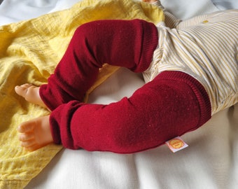Poignets de portage, manchettes de jambe, babylegs en laine recyclée, protection solaire naturelle en été pour bébés et jeunes enfants dans le porte-bébé en rouge