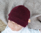 Warm cap for babies and toddlers made of upcycling cashmere in dark red