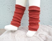 Cuffs for babies made of upcycled cashmere in rust brown