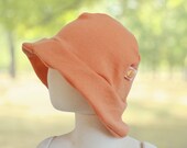 Sonnenhut Sommermütze Kleinkind KU 50-54 mit Nackenschutz aus 100 % Upcycling Merino-Wolle in Pfirsich-Orange