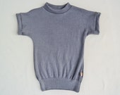 T-Shirt für Kinder 122/128 aus leichter Upcycling Wolle in Grau