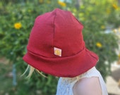 Sonnenhut Baby Kleinkind KU 38-41/50-54 mit Nackenschutz aus 100 % Upcycling Wolle in Weinrot