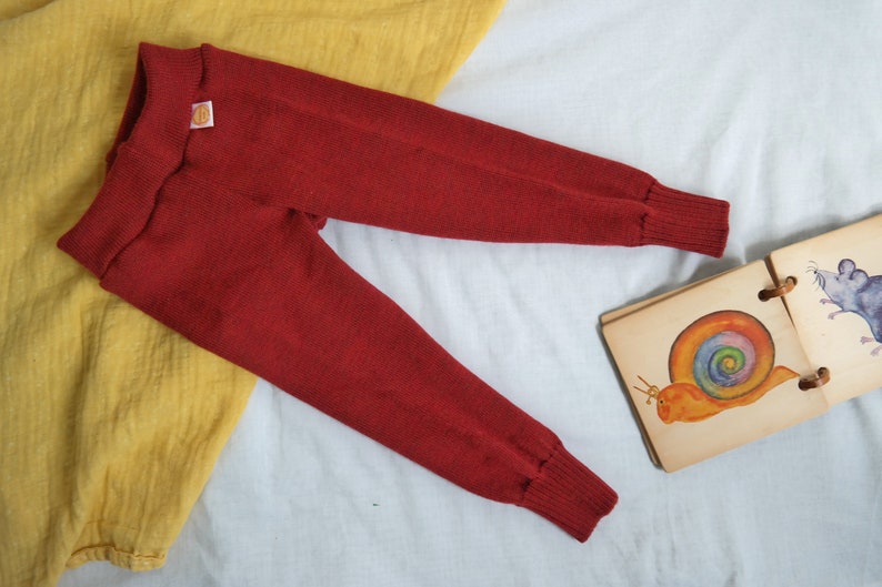 Leggings for toddlers 86/92 made from 100% upcycled wool in red image 1