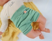 Kurze Hose Shorts für Babys 62/68 aus 100 % Upcycling Wolle in Pistaziengrün