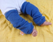 Baby-Stulpen 6-12M aus Kaschmir & Seide Upcycling Tragestulpen Beinstulpen Babylegs für Babys und Kleinkinder in Blau