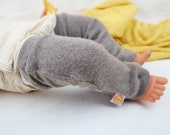 Beinstulpen für Babys und Kleinkinder aus Upcycling Kaschmir in Hellbraun