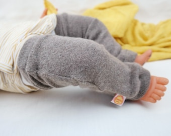 Beinstulpen für Babys und Kleinkinder aus Upcycling Kaschmir in Hellbraun