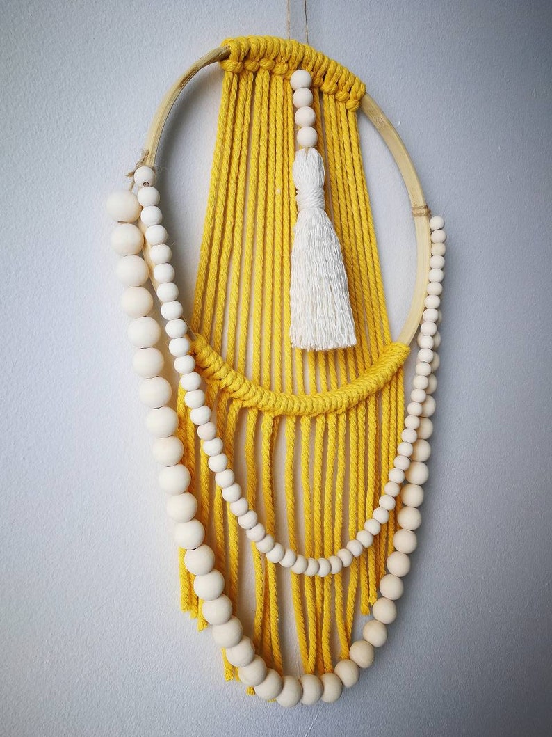 Macram\u00e9 wall suspension and wooden beads