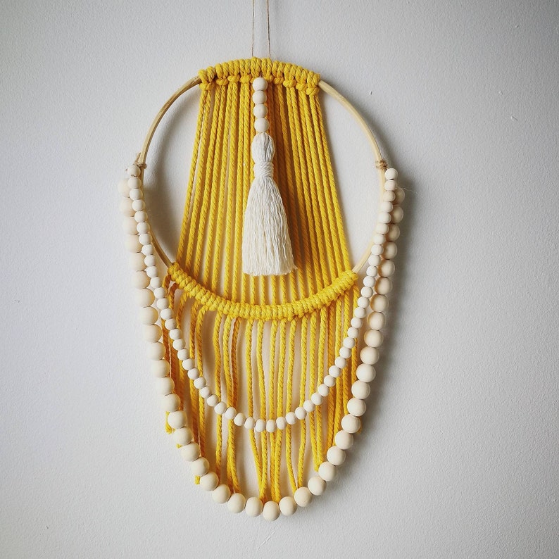 Macram\u00e9 wall suspension and wooden beads