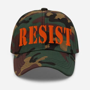 Widerstehen Sie gestickter Camo Dad-Hut, Protesthut, Anti-Trumpf-Liberaler Hut, politische Statement-Kappe