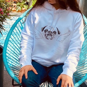 Sale, Bio-Hoodie mit Mops-Motiv, handbemalt,  KapuzenShirt für Mopsfreunde, Geschenk für Mops- und Hunde- Liebhaber