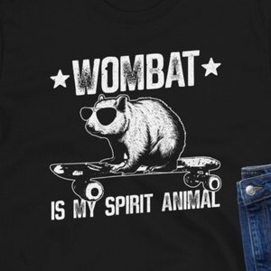 Funny Wombat Skateboard Shirt, Cool Australian Animal Spirit Tee, Retro Vintage Wombat Lover Gift for Wildlife Fans Skaters, Animal Lover