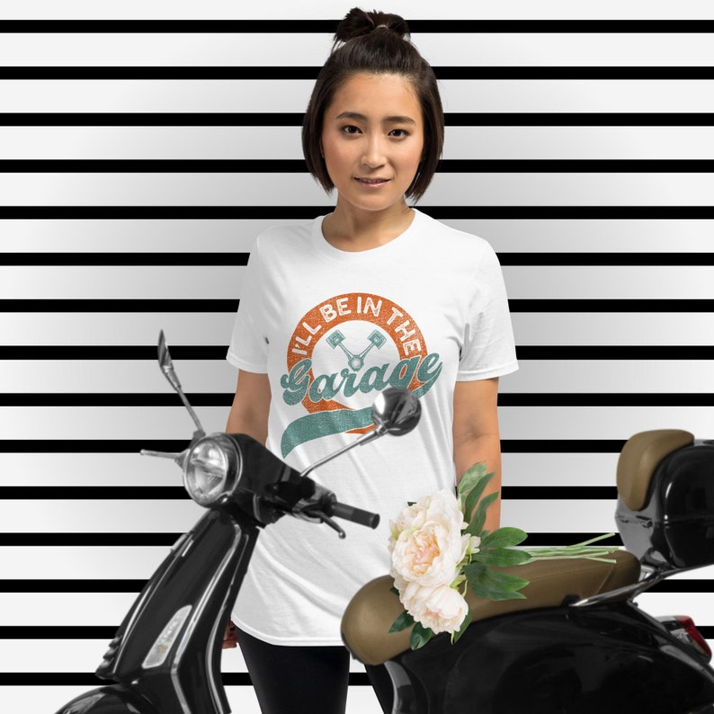 Ich bin in der Werkstatt Shirt Lustiges Mechaniker Shirt Car Guy Tee Vintage Garage Shirt Auto Mechaniker Geschenk DIY Papa Geschenk Garagenleben Bild 4