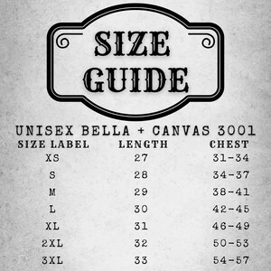 K&ouml;nnte beinhalten: Eine Gr&ouml;&szlig;entabelle f&uuml;r Unisex Bella + Canvas 3001 Bekleidung. Die Tabelle enth&auml;lt Gr&ouml;&szlig;en von XS bis 3XL, mit entsprechenden L&auml;ngen- und Brustma&szlig;en in Zentimetern. Der Text "SIZE GUIDE" wird in einem dekorativen Rahmen angezeigt.