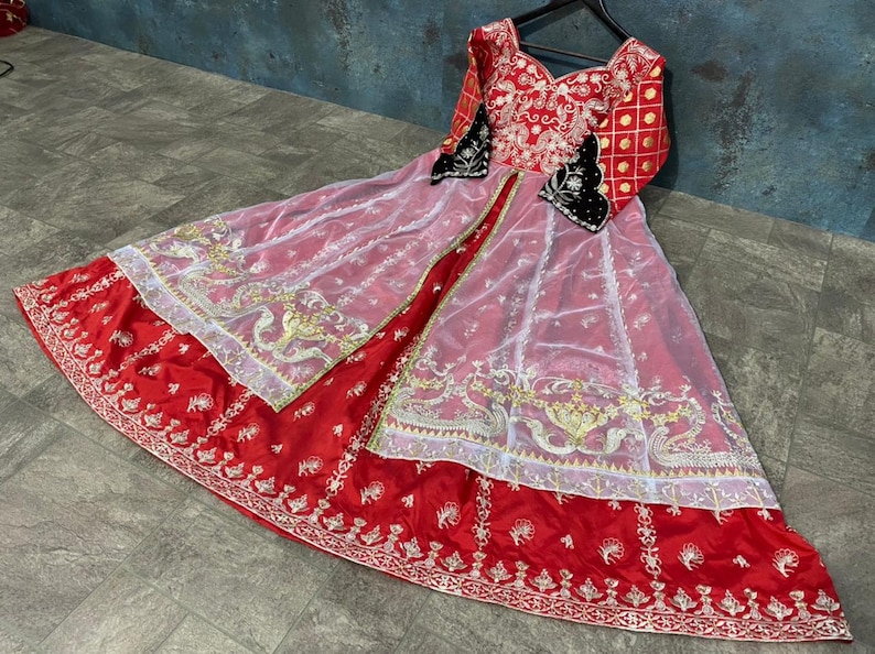 Attractive Taffeta Silk And Heavy Net Gown With Embroidery /& Diamond Work For Women