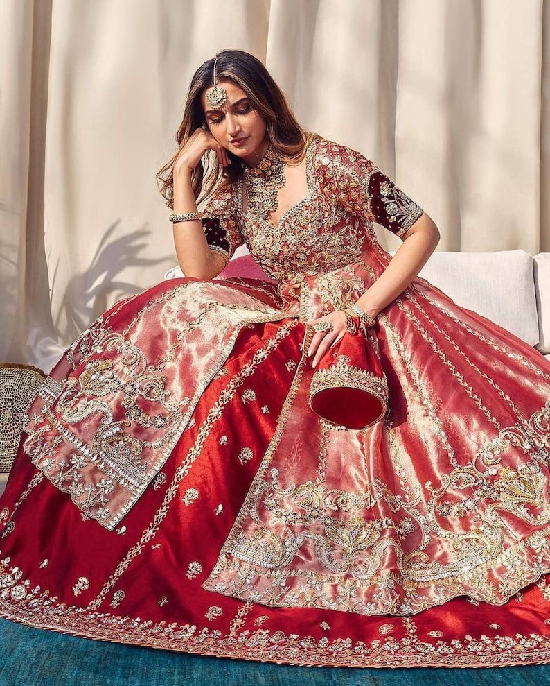 Attractive Taffeta Silk And Heavy Net Gown With Embroidery /& Diamond Work For Women