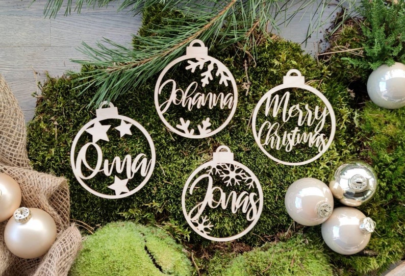 Personalisierte Weihnachtskugel Holz Christbaumkugel Weihnachtsgeschenk Weihnachtsbaumschmuck Bild 1