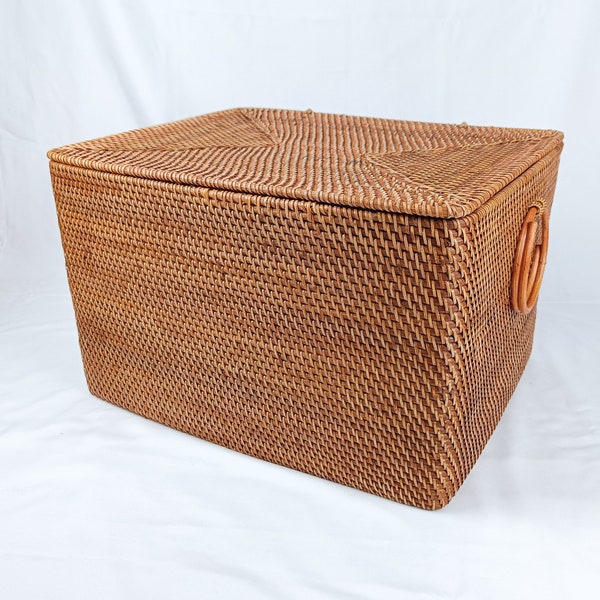 Large Brown Hand Woven Rattan Storage Basket With Lid and Side Round Handles