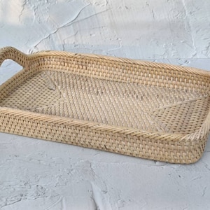Vassoio rettangolare in rattan bianco fatto a mano con manico rotondo, vassoio da portata in vimini, vassoio da tavolino