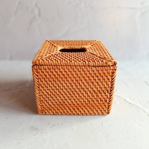 Brown Rattan Square Tissue Box Cover, Tissue Box for Bathroom Decor, Wicker Napkin Holder