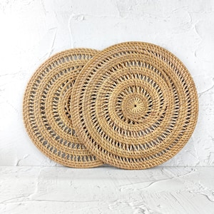 4er Set Spirale handgewebte runde Rattan Tischsets, Stroh Serviermatte, rustikale Dekoration, natürliches Küchendekor für Tisch