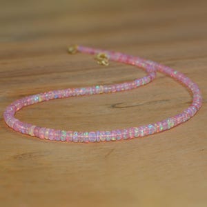 Collana in oro con perline lisce di opale rosa, collana con perline delicate di opale etiope, collana minimalista fatta a mano, collana con pietra portafortuna per la mamma